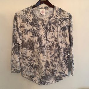 Women’s Freeloader sweatshirt.